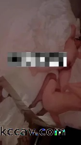 4p黑丝娇妻，两个单男轮流操