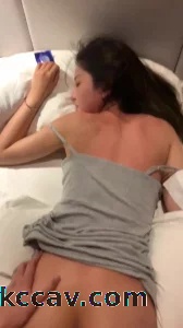背着老公出去偷情中途电话来了