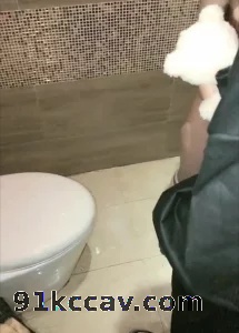 精神小妹ktv包厢给男友口交被爆操