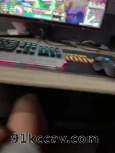 会喷水的人妻 边玩游戏 下边给我口 强操潮喷 内射暴怒
