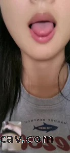 【雨哥91】20岁的骚逼！实拍花了30米玩到的骚逼很乖，人美后入射出
