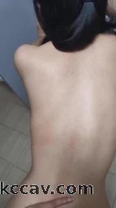 0536与情人在办公大楼男厕所玩，刺激