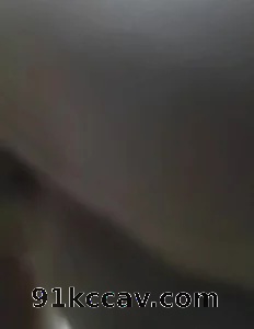 骚妻黑丝高跟鞋自己玩大JB