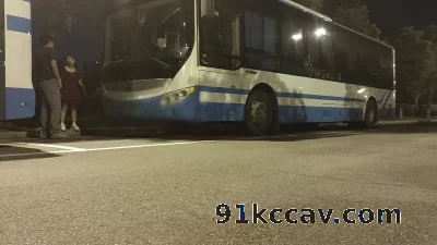 和小女友国道撒野片尾8分40秒车来路过落荒而逃