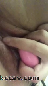 骚逼在家发骚自慰 4