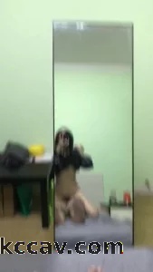 看着镜中淫荡的自己下载全集看筒介