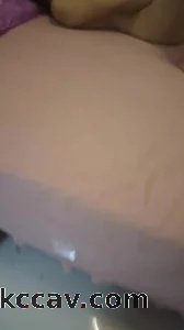 荡妇家中自慰，高潮过后激情性爱。
