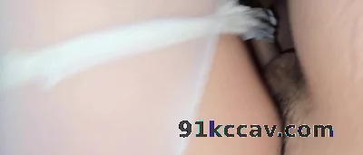 后续来了！猛插05年新疆女大 白丝对镜狠狠的插 微露脸