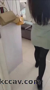 第一次跟嫂子偷情嫂子主动帮我舔肉棒最后拔套外射了!