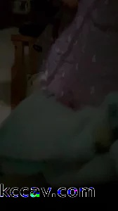 在女朋友家偷偷操她，不敢大声叫床