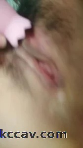 秀秀自己的小屁眼