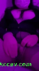 女大一个人在家自慰