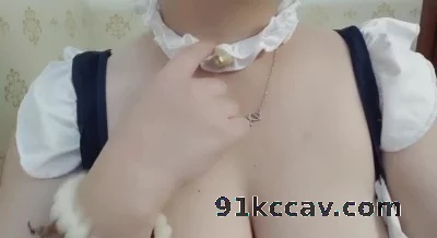 巨乳女仆等主人回家（反差女大自拍）