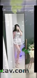 【自拍】在一起玩了很久的01年女孩。