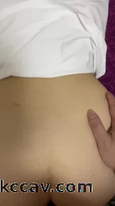 一边跟老公电话，一边跟我啪啪啪的小情人，已内射怀孕