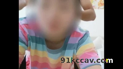 把少妇蒙上眼。让单男操她，很骚