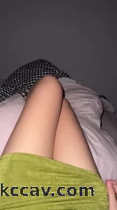26岁女大瞒着男友自摸