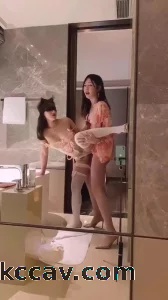 肉丝伪娘张思妮大鸡巴操白丝情趣装骚货白丝女闺蜜，伪百合看着还挺有意思
