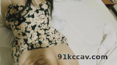 与巨臀骚同事一起出差