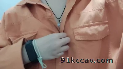 白嫩大学生厕所露出偷偷录像勾引男友