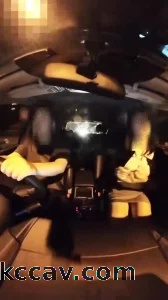 少妇开始扎头发我就知道她要整活了口到一半遇到了警察叔叔她立马整理衣服