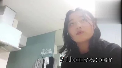 高颜值嫩妹羞涩被插，青涩呻吟最迷人