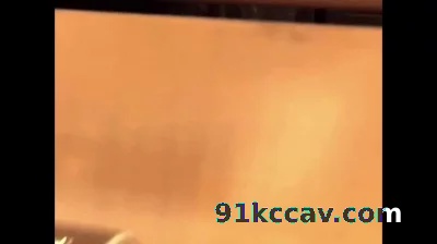 爱妻与单男做爱老公旁边看
