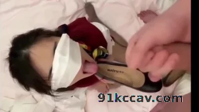 微量吞精，射入高跟鞋