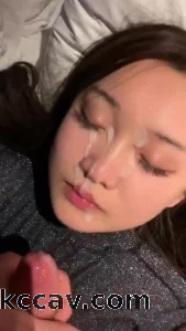狠狠地颜射了一个騷屄真过瘾啊