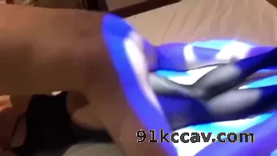 单男把狠狠地后入尻了老婆，射了一屁股