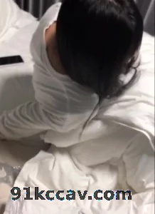 渔网袜妹子 先足交 后口 就是不让射嘴里 被操还发抖音