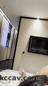 小母狗第一次吃鸡巴