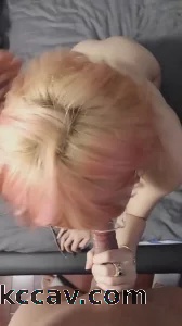 黄头发戴眼镜的母狗真骚啊