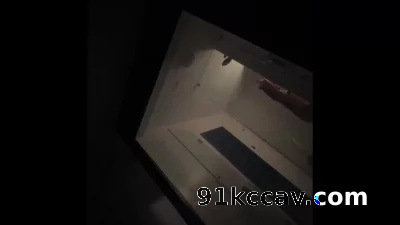 把女友送给大jb单男 在浴室既然无套内射了3p