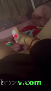我家骚婊子媳妇无聊在家自慰