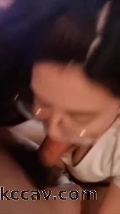 反差眼镜少妇补个水，济宁邹城有没有寂寞的姐姐和绿帽男，尊重隐私