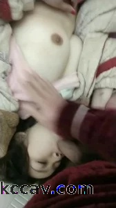 骚逼露脸露点，让熟人看看她的骚样