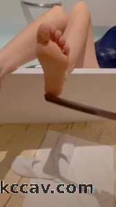 浴室裸足足交