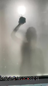 答应晚上给她找个优质单男 开心的跳舞 有兴趣换的情侣我