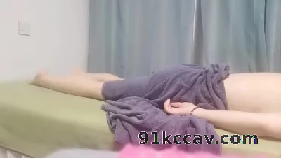 32岁的少妇第二次来按摩 一碰就叫床 干就完事了