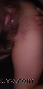 老公睡后偷摸给野爹看骚逼