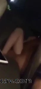 绿帽老公开车，老婆后座被操