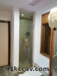 老婆洗澡