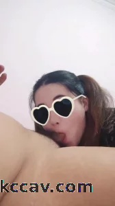 肥奴用紧致的小嘴侍奉肉棒