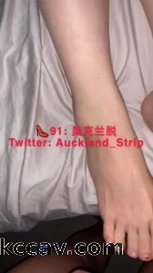 [原创] 举牌足交 美脚脚底射精 没出息的鸡巴 又被脚底征服