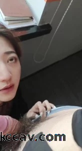 搞定了一个女同事在办公室里就可以口