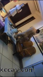 好兄弟夫妻来家里玩换妻游戏两个媳妇换着操!