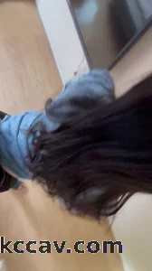 会议室后入旗袍人妻，她老公在门外开会，她完全不敢发出声音