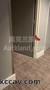 [原创] 反差骚逼酒店举牌露出