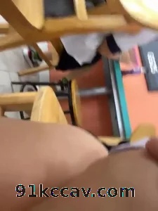 银行职员咖啡店偷偷自慰